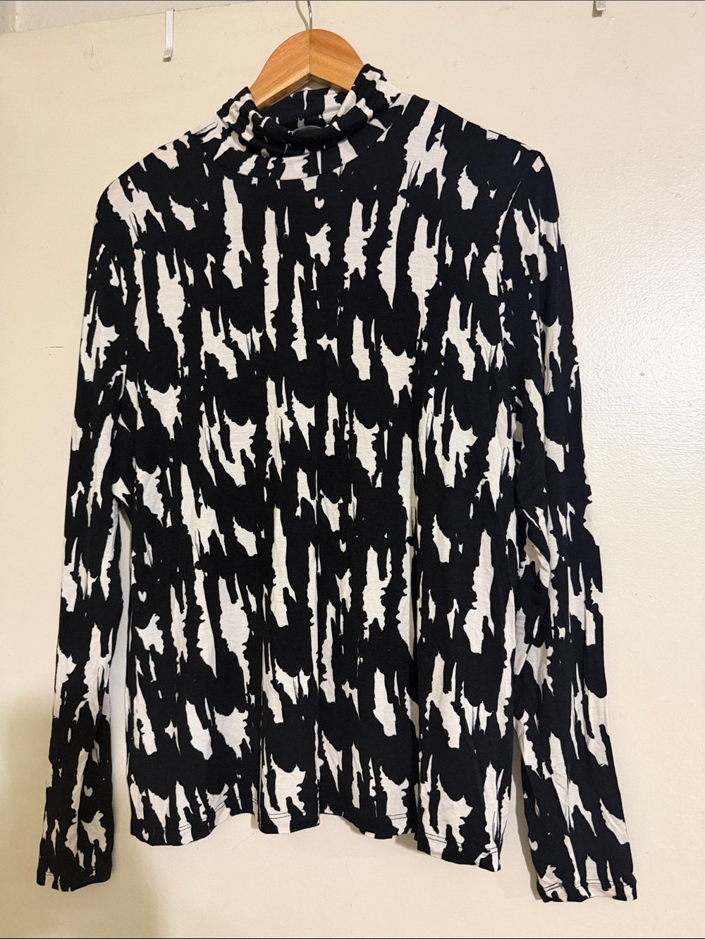 Forever 21 turtleneck long sleeve top